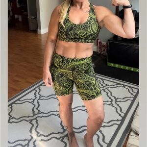 Kit CVG . 5’’ small shorts . Butterfly top medium